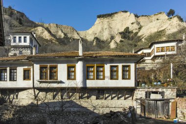 Bulgaristan 'ın tarihi Melnik kentinde sokak ve eski evler