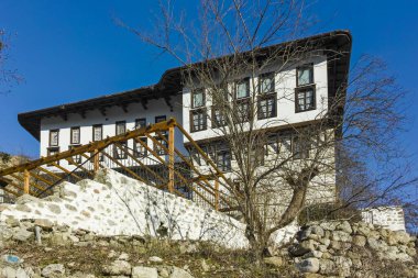 Bulgaristan 'ın tarihi Melnik kentinde sokak ve eski evler
