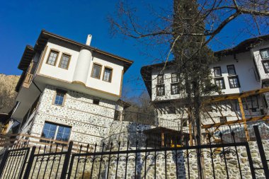 Bulgaristan 'ın tarihi Melnik kentinde sokak ve eski evler