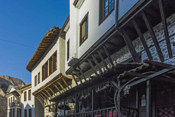 Straße und alte Häuser in der historischen Stadt Melnik, Bulgarien — Stockfoto