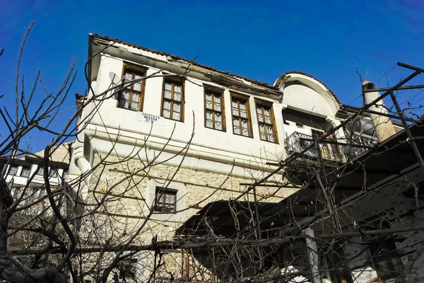 Utca és régi házak a történelmi város Melnik, Bulgária — Stock Fotó