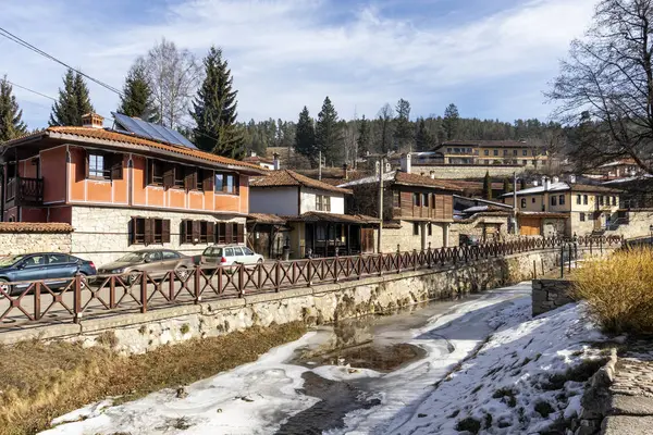 Gamla hus i historiska staden Koprivshtitsa, Bulgarien — Stockfoto