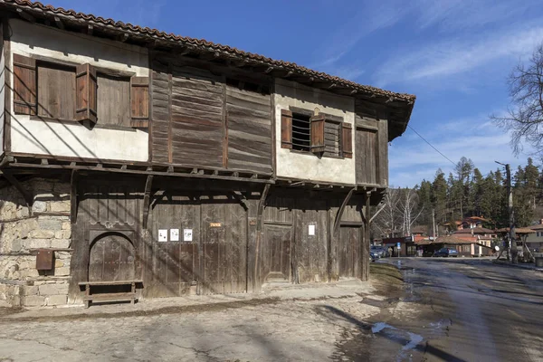 Старовинні будинки в історичному місті Копрівшица (Болгарія). — стокове фото