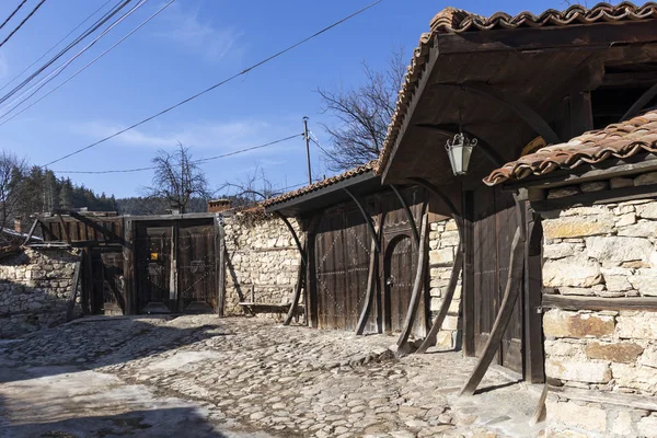 Casas antiguas en la ciudad histórica de Koprivshtitsa, Bulgaria — Foto de Stock