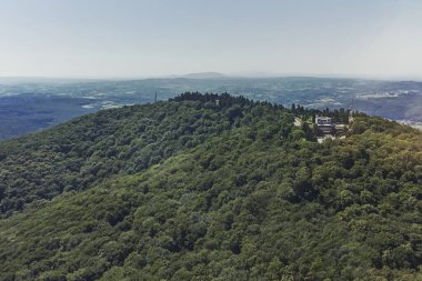 Sırbistan 'ın Belgrad kenti yakınlarındaki Avala Kulesi' nden inanılmaz bir manzara