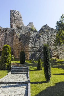 RAVANICA Manastırı, SERBIA - 11 Ağustos 2019: Ortaçağ Ravanica İsa, Sumadija ve Batı Sırbistan Yükseliş Manastırı