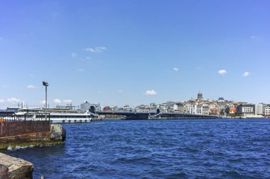 İSTANBUL, TURKEY - 26 Temmuz 2019: İstanbul, Türkiye 'de Altın Boynuz' un inanılmaz manzarası