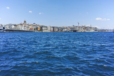 İSTANBUL, TURKEY - 26 Temmuz 2019: İstanbul, Türkiye 'de Altın Boynuz' un inanılmaz manzarası