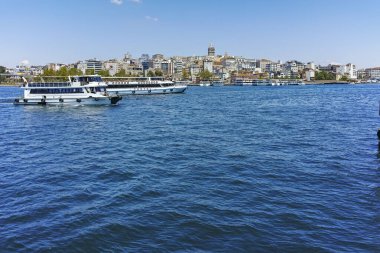 İSTANBUL, TURKEY - 26 Temmuz 2019: İstanbul, Türkiye 'de Altın Boynuz' un inanılmaz manzarası