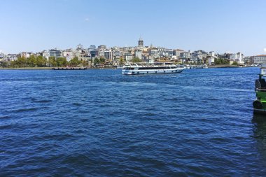 İSTANBUL, TURKEY - 26 Temmuz 2019: İstanbul, Türkiye 'de Altın Boynuz' un inanılmaz manzarası