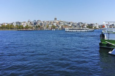 İSTANBUL, TURKEY - 26 Temmuz 2019: İstanbul, Türkiye 'de Altın Boynuz' un inanılmaz manzarası