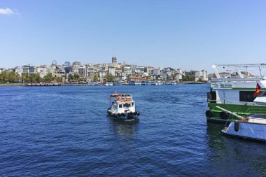 İSTANBUL, TURKEY - 26 Temmuz 2019: İstanbul, Türkiye 'de Altın Boynuz' un inanılmaz manzarası