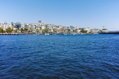 İSTANBUL, TURKEY - 26 Temmuz 2019: İstanbul, Türkiye 'de Altın Boynuz' un inanılmaz manzarası