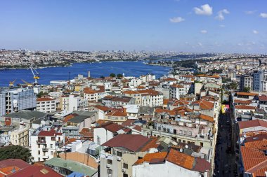 İSTANBUL, TURKEY - 27 Temmuz 2019: Galata Kulesi 'nden İstanbul, Türkiye' ye panoramik manzara