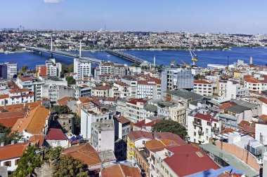 İSTANBUL, TURKEY - 27 Temmuz 2019: Galata Kulesi 'nden İstanbul, Türkiye' ye panoramik manzara