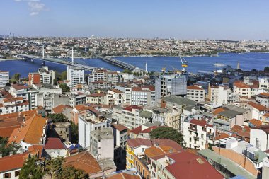 İSTANBUL, TURKEY - 27 Temmuz 2019: Galata Kulesi 'nden İstanbul, Türkiye' ye panoramik manzara
