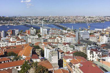 İSTANBUL, TURKEY - 27 Temmuz 2019: Galata Kulesi 'nden İstanbul, Türkiye' ye panoramik manzara