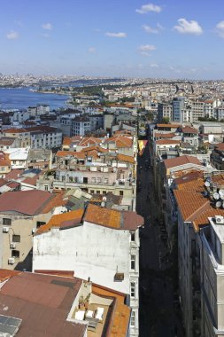 İSTANBUL, TURKEY - 27 Temmuz 2019: Galata Kulesi 'nden İstanbul, Türkiye' ye panoramik manzara