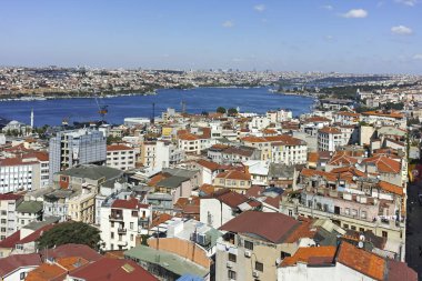 İSTANBUL, TURKEY - 27 Temmuz 2019: Galata Kulesi 'nden İstanbul, Türkiye' ye panoramik manzara