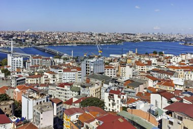 İSTANBUL, TURKEY - 27 Temmuz 2019: Galata Kulesi 'nden İstanbul, Türkiye' ye panoramik manzara