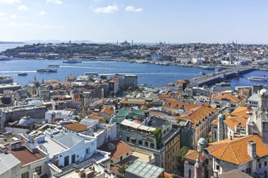 İSTANBUL, TURKEY - 27 Temmuz 2019: Galata Kulesi 'nden İstanbul, Türkiye' ye panoramik manzara