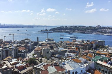 İSTANBUL, TURKEY - 27 Temmuz 2019: Galata Kulesi 'nden İstanbul, Türkiye' ye panoramik manzara