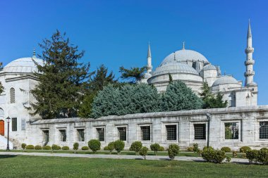 İSTANBUL, TURKEY - 26 Temmuz 2019: İstanbul, Türkiye 'de Süleyman Camii (Osmanlı İmparatorluğu Camii) inşaatı