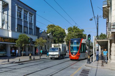 İSTANBUL, TURKEY - 26 Temmuz 2019: İstanbul 'un Laleli ilçesindeki Tipik Bina ve Sokak
