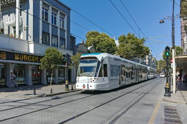 İSTANBUL, TURKEY - 26 Temmuz 2019: İstanbul 'un Laleli ilçesindeki Tipik Bina ve Sokak