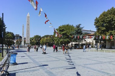 İSTANBUL, TURKEY - 26 Temmuz 2019: İstanbul, Türkiye 'de Sultanahmet Meydanı' nda Obelisk Duvarı