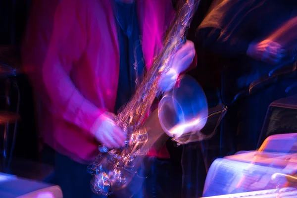 Saxofonisten i konsert — Stockfoto