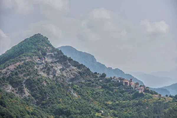 Landscape with mountain village — Stock Photo, Image