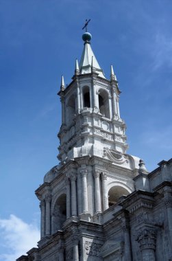 Arequipa Katedrali gökyüzü altında 