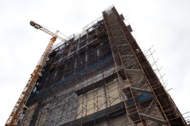 Drakensberg yatay, bulutlar ve ağaçlar