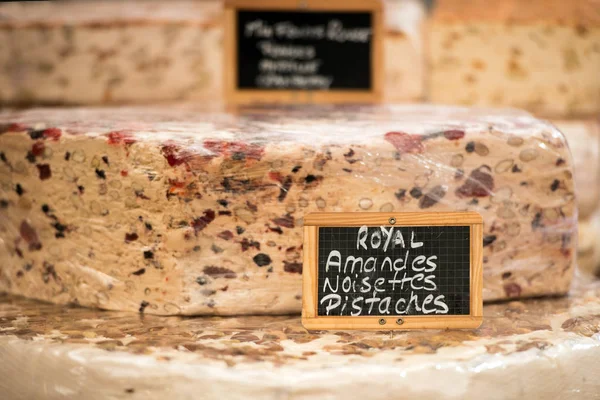 Ruedas de turrón en la tienda —  Fotos de Stock