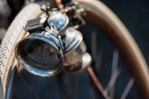 오래 된 빈티지 자전거 램프 — 스톡 사진