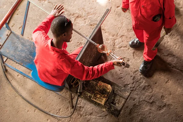 Glas artisan in Afrika — Stockfoto