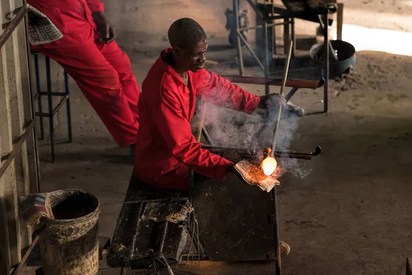 Glass artisan in Afrika — Stock Photo, Image