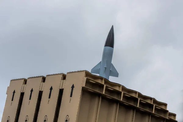 Grond-lucht raketten en hemel — Stockfoto