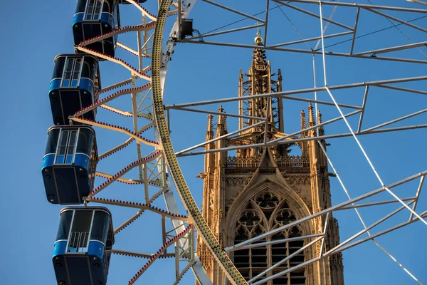 Riesenrad und der Dom — Stockfoto