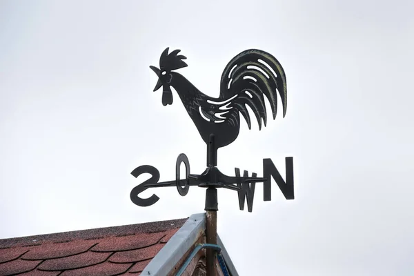 Rooster weathervane on house — Stock Photo, Image