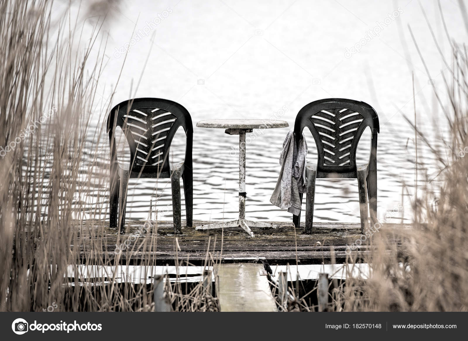 Fischersteg Und Stühle Mit Tisch — Stockfoto © njaj #182570148