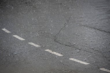 yolda yakından görmek yağmur damlaları