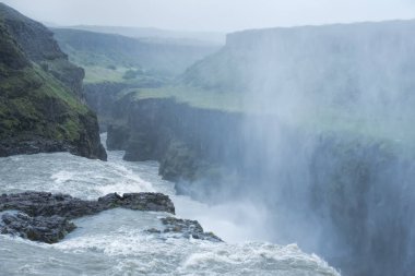 İzlanda 'da Gullfoss Şelaleleri