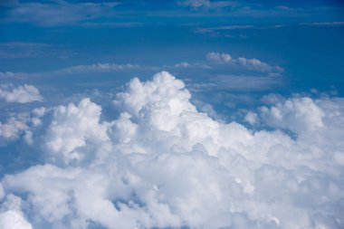 Kümülüs uçaktan görünüyor.