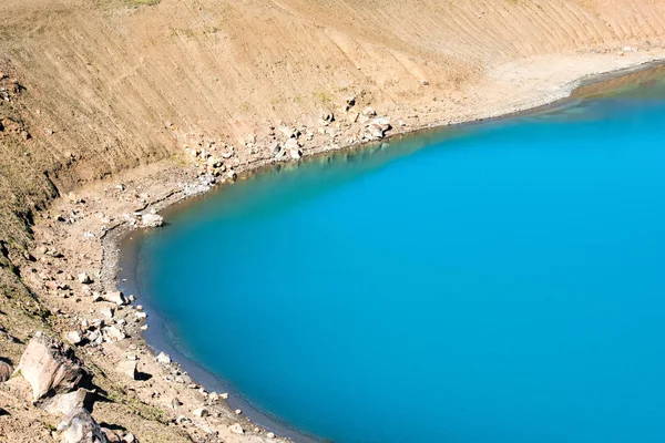 Lago azul vulcânico na Islândia — Fotografia de Stock