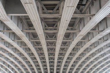 Londra 'da demir altlığı