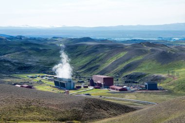 İzlanda 'daki jeotermal enerji santrali