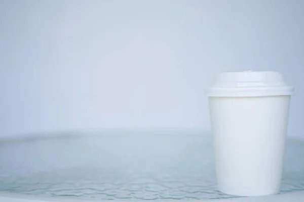 Vaso Papel Blanco Una Sola Vez Para Café Está Sobre — Foto de Stock