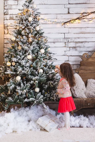 İnanılmaz küçük kız Noel ağacı golding bir s dekorasyon